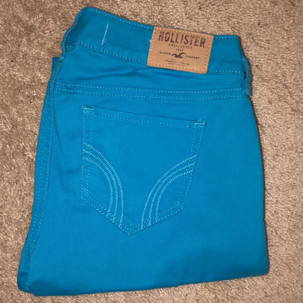 NEVER BEEN WORN NWOT HOLLSITER JEANS